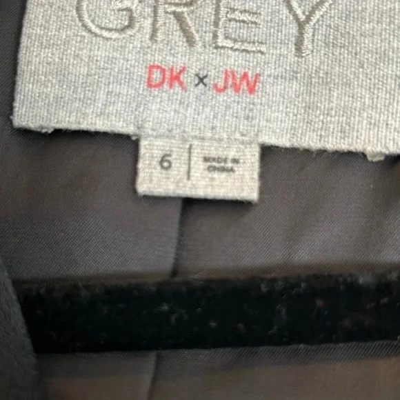 Grey Velvet Ladies Smoking Jacket/Dress - Picture 6 of 12